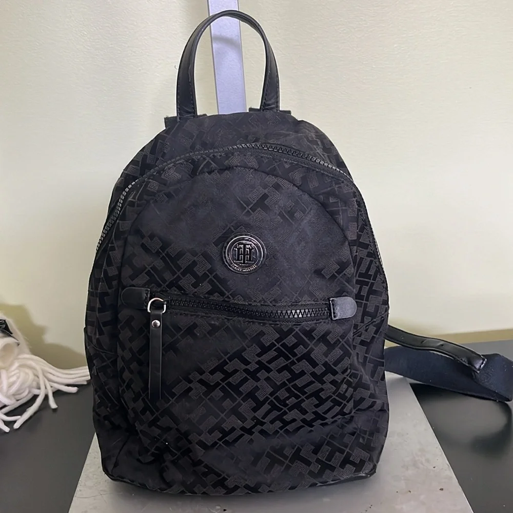TOMMY HILFIGER MONOGRAM BACKPACK